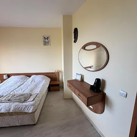 Riviera Sea Golden Sands Apartment *